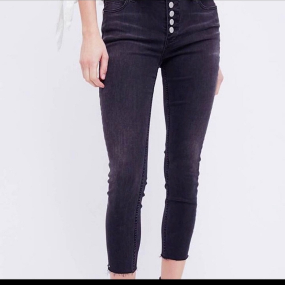 Free People cropped Reagan botton fly size 27R